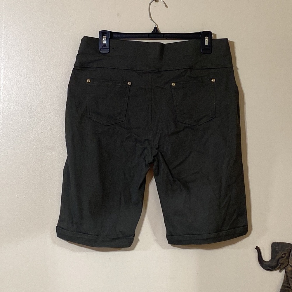 THRILL shorts - Picture 2 of 7